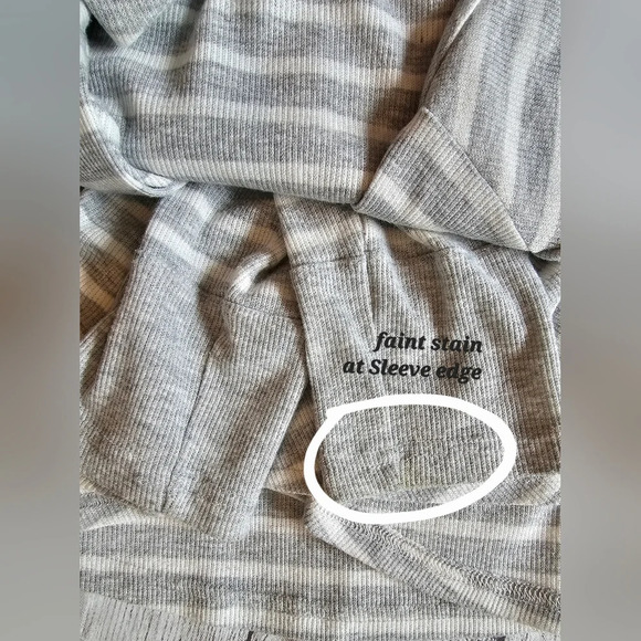 Jones New York •Size Medium• Gray White Striped Lightweight Top Drop Shoulder - Picture 5 of 8